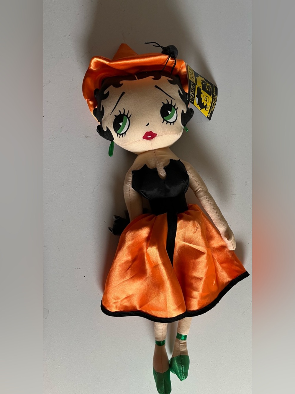 NWT Betty Boop Witch Plush 2004 Kellytoy Halloween Doll Left Leg Backwards Error